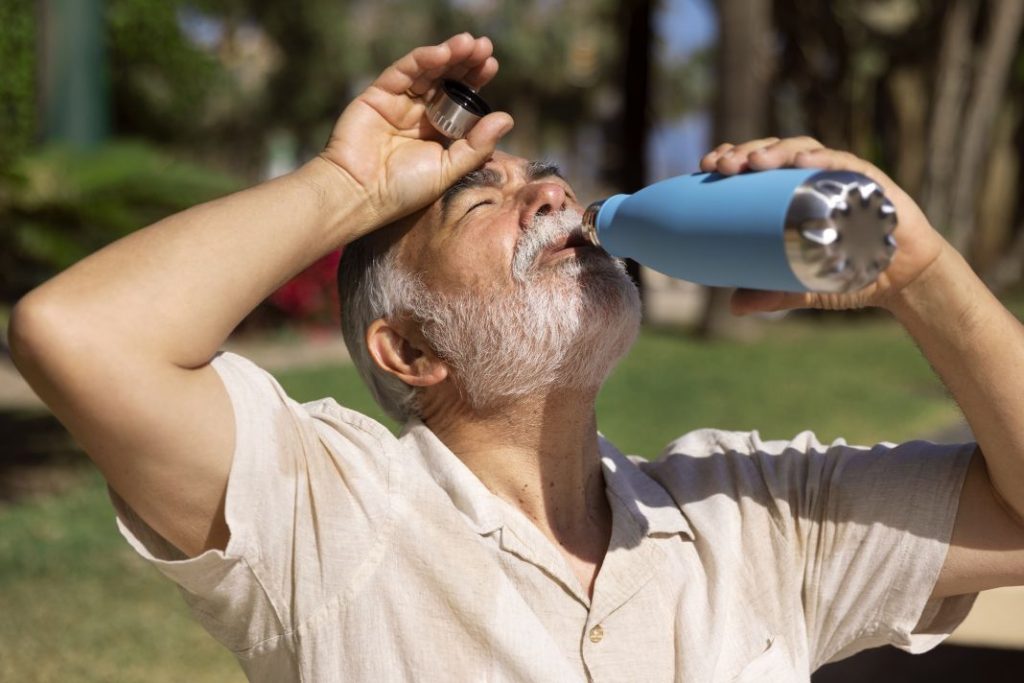 old man struggling with high temperature Vida.es
