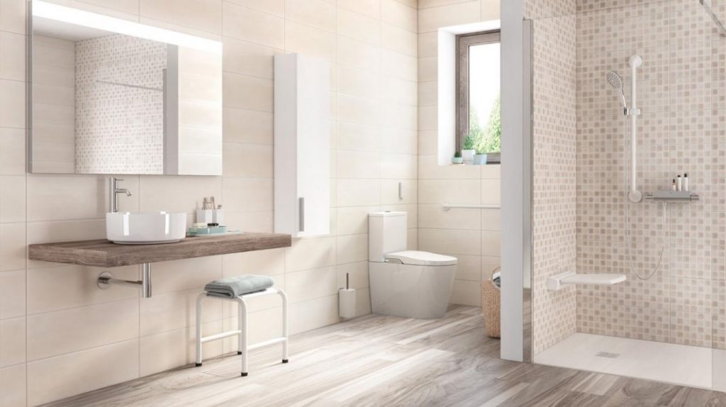 Accesorios de baño funcionales para mejorar la calidad de vida de personas mayores