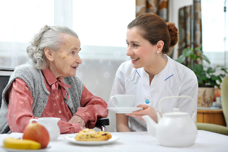 Comida en las residencias de mayores: así debería ser su dieta 1 Vida.es Percepción del gusto y el olfato