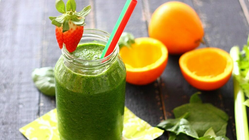 Los batidos verdes son auténticas bombas de nutrientes y ayudan al sistema inmunológico 