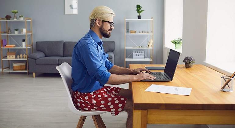 Oficina portátil: claves para poder trabajar en cualquier lugar 12 Vida.es Otro problema es la comunicación directa con los compañeros