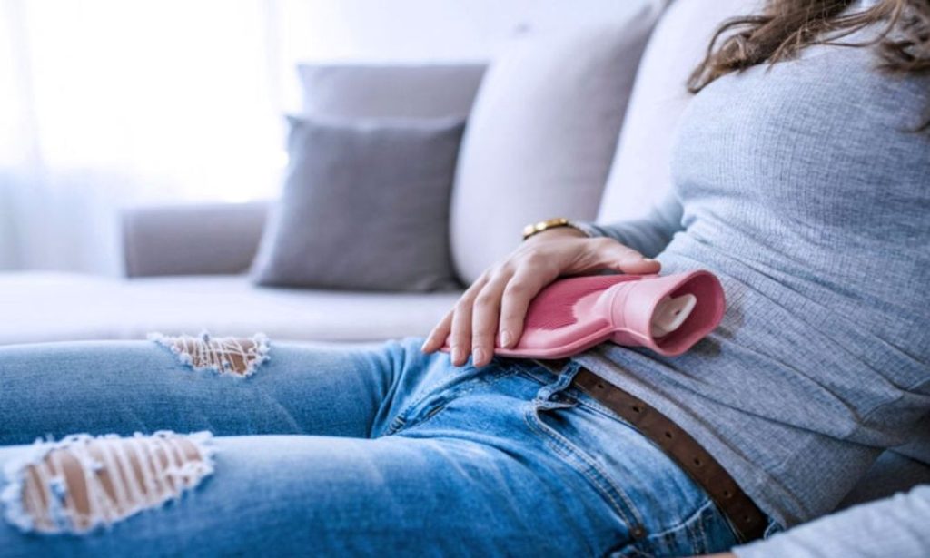 ¿Qué remedios caseros ayudan con el dolor menstrual?