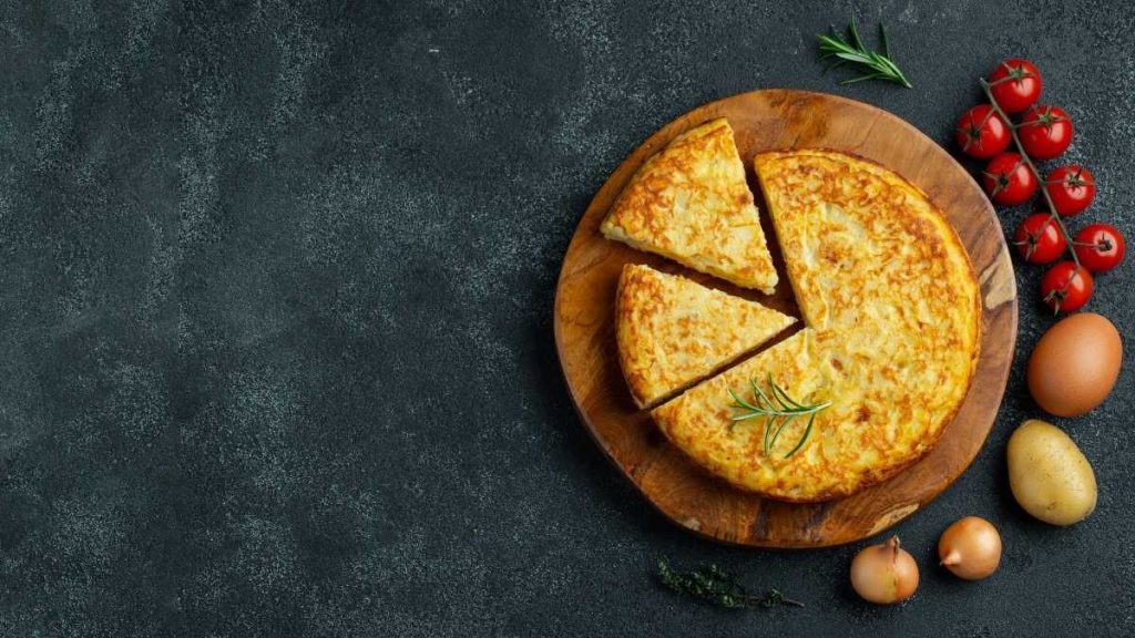Una tortilla española es muy fácil de cocinar