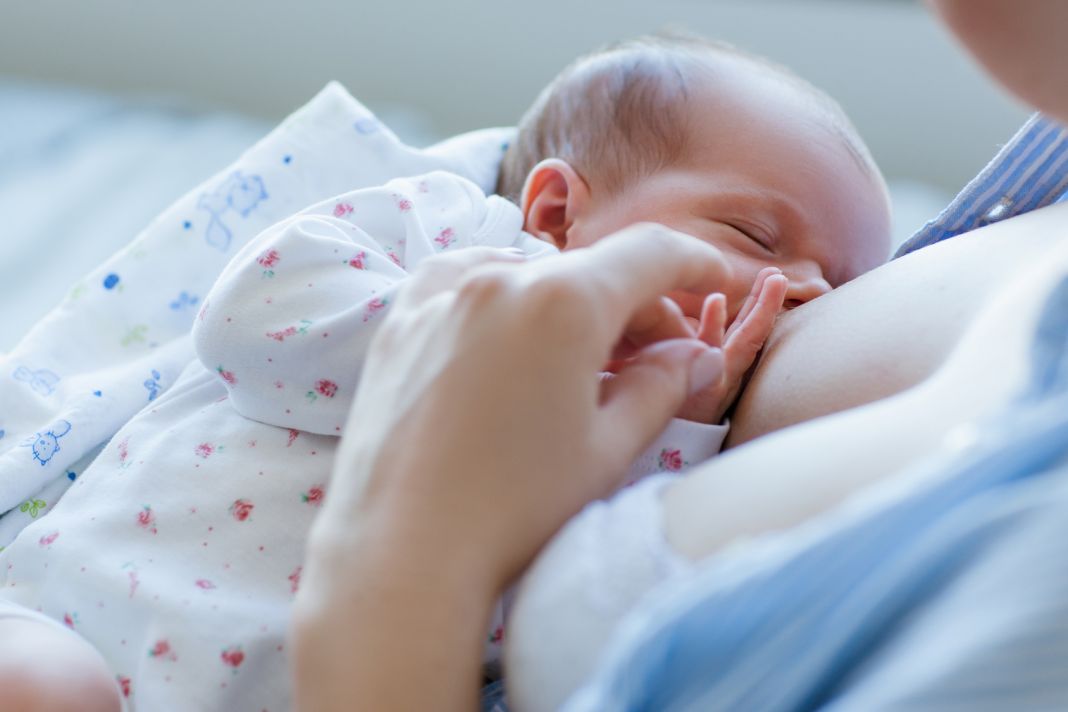 Amamantar: conoce los 6 tipos de posiciones para tu bebe 3 Vida.es amamantar