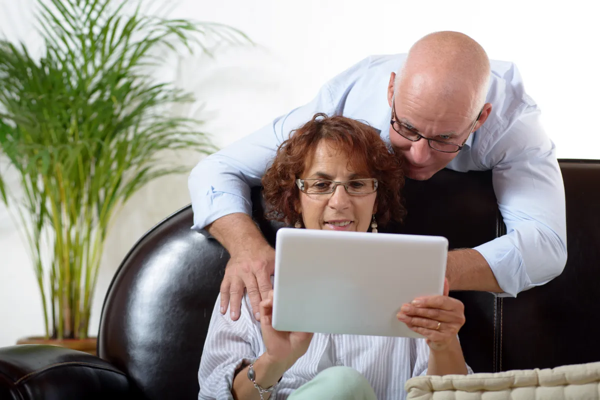 Manteniendo la conexión con la tecnología en la tercera edad