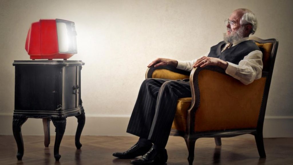 Una pequeña distancia al televisor daña los ojos