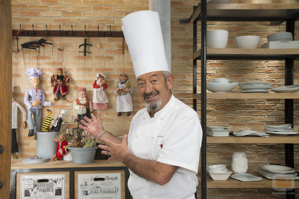 Karlos Arguiñano y su clásica merluza rellena de gambas y mejillones 1 Vida.es La cocina de Karlos Arguiñano: una mezcla de tradición y modernidad