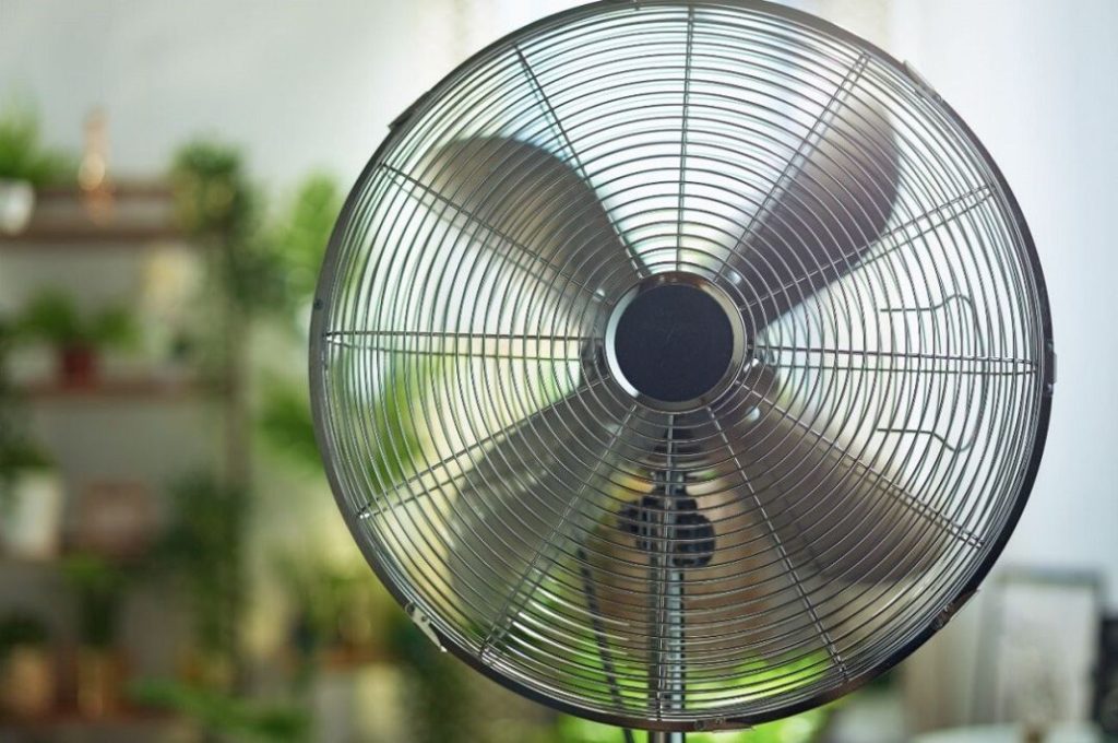 Coloca el ventilador en un lugar estratégico