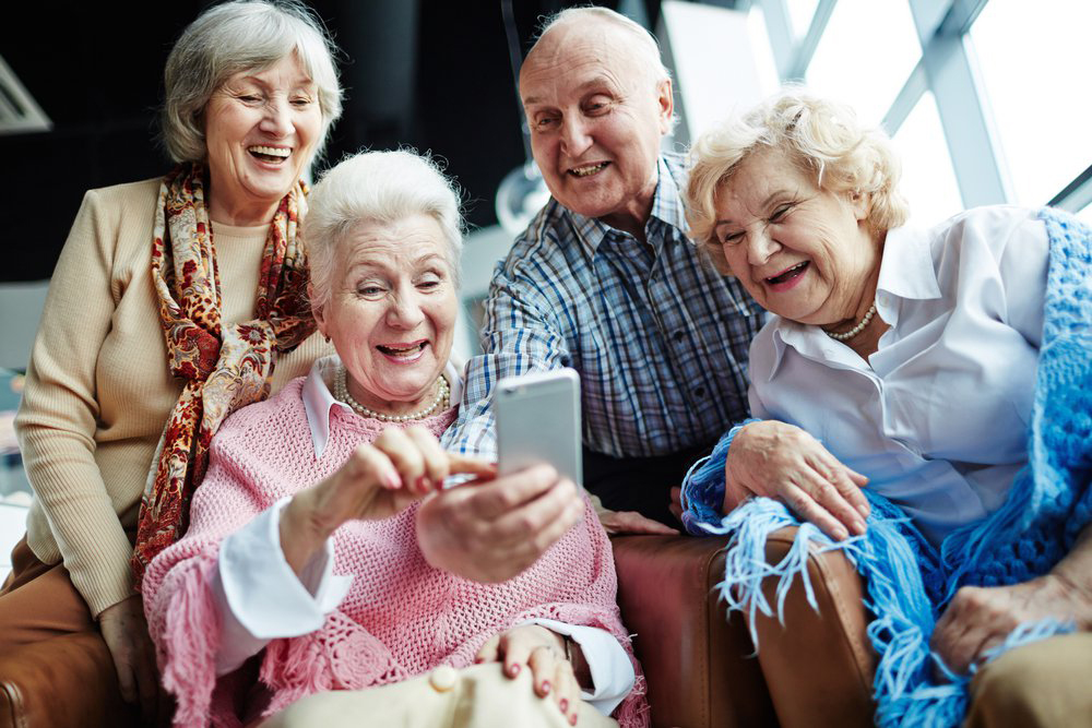 Cómo evitar los cambios de humor en la gente mayor 1 Vida.es Fomentar las actividades sociales