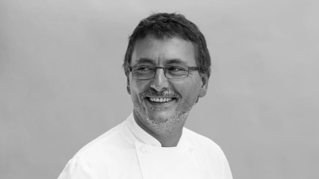 Andoni Luis Aduriz y su receta de Vieira a la parrilla con salsa de hibiscus: una conexión marina y floral 1 Vida.es Biografía de Andoni Luis Aduriz