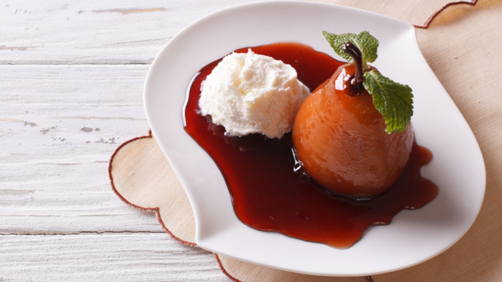 Peras al vino: el ingrediente secreto para hacer un postre irresistible 1 Vida.es Origen de las peras al vino