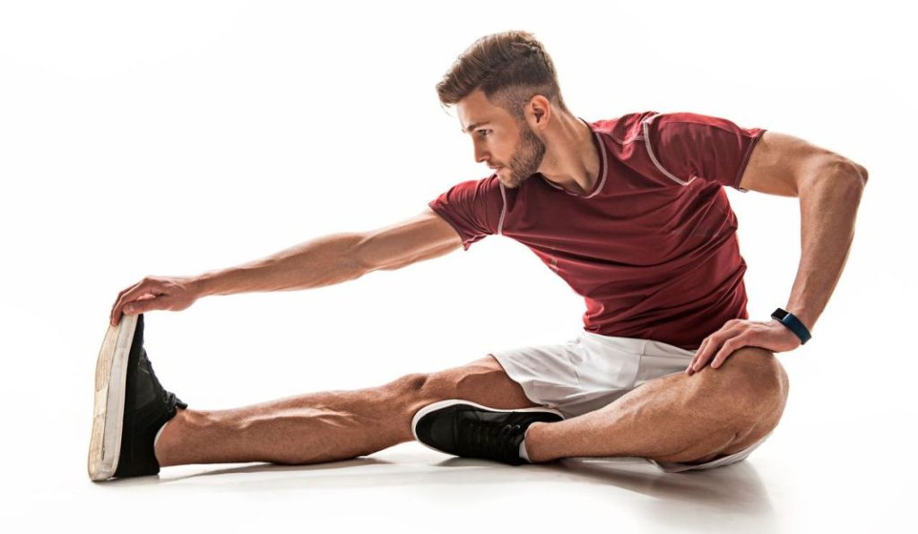 Di adiós al gimnasio gracias a estos ejercicios para hacer en casa: solo necesitas una pared 6 Vida.es Estiramientos