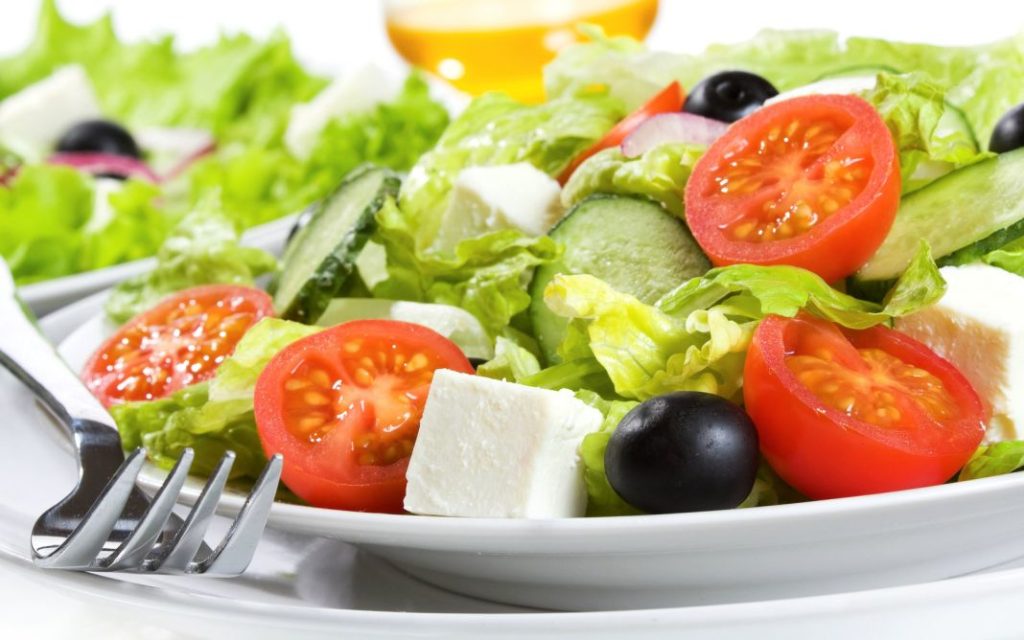 Esta es la razón por la que deberías dejar de cenar ensalada: puedes sustituirla con estos alimentos 5 Vida.es Mayor satisfacción y disfrute durante las comidas
