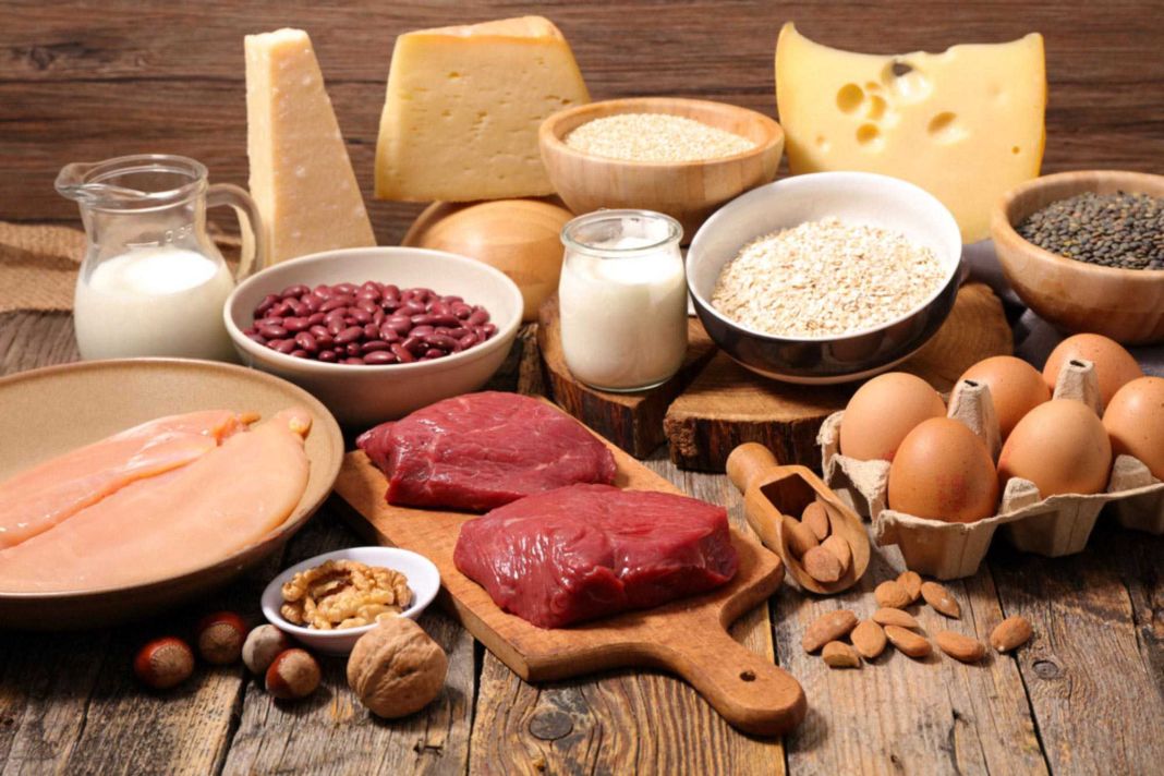 ¿Qué efectos secundarios tiene una dieta rica en proteínas?