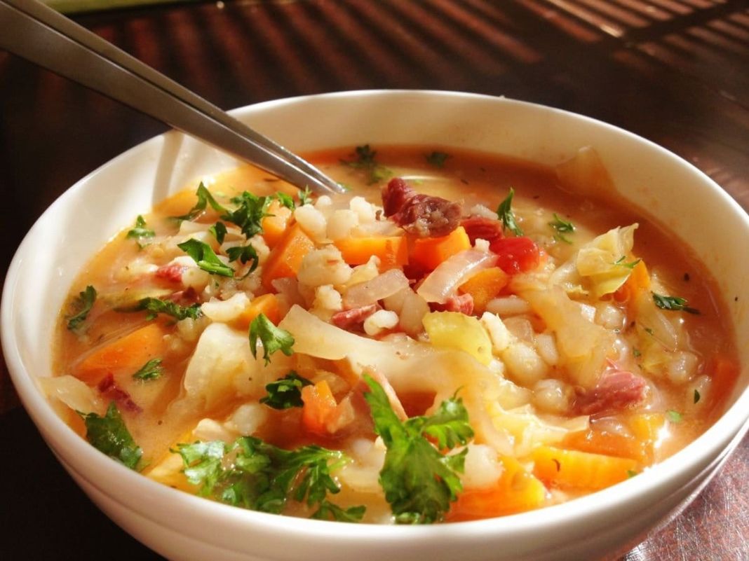 Descubre la nueva dieta de la sopa de col que te ayudará a adelgazar fácil y rápido 2 Vida.es Precauciones antes de seguir la dieta de la sopa de col