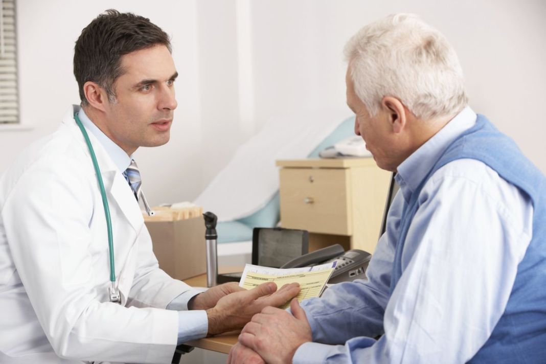 Cómo prevenir la artritis en adultos mayores: 8 consejos de expertos 4 Vida.es 7. Realizar revisiones médicas regulares
