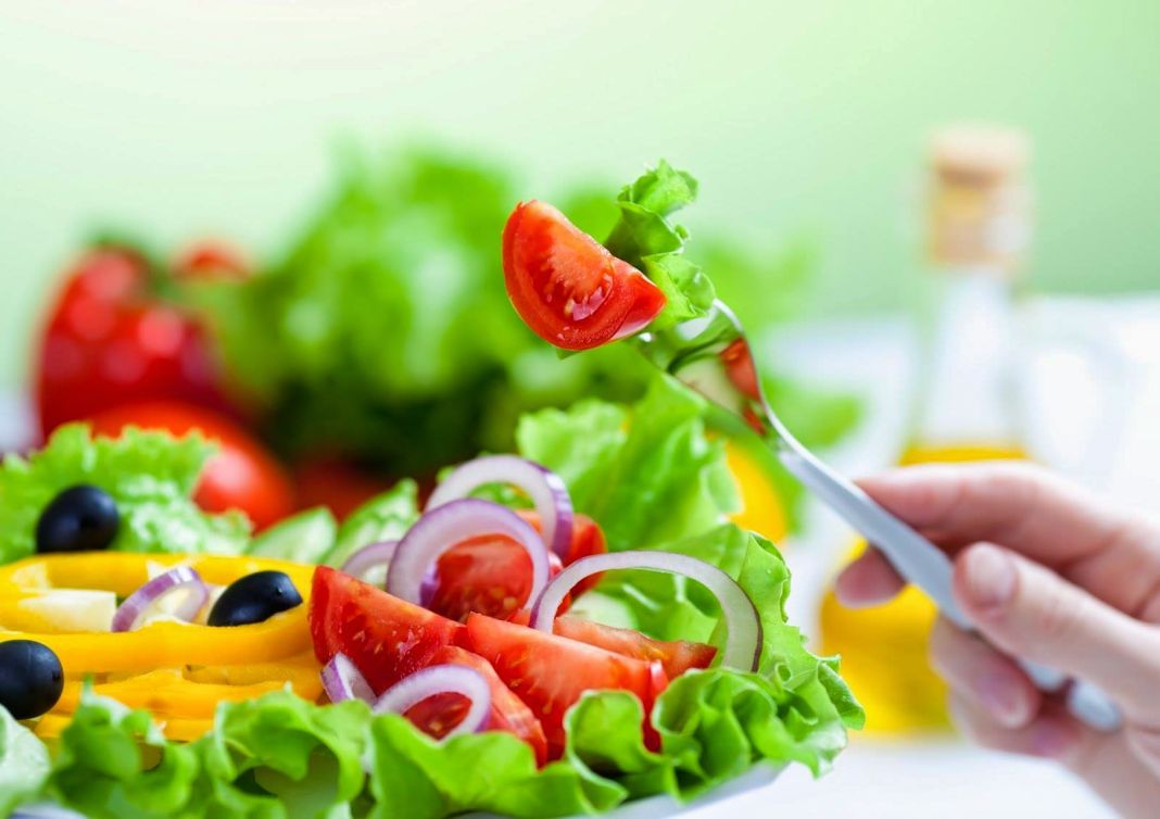 Soluciones digestivas: cómo la Dieta baja en FODMAP puede ser tu aliada contra el síndrome del intestino irritable 4 Vida.es IMPACTO PSICOLÓGICO Y SOCIAL DE LA DIETA