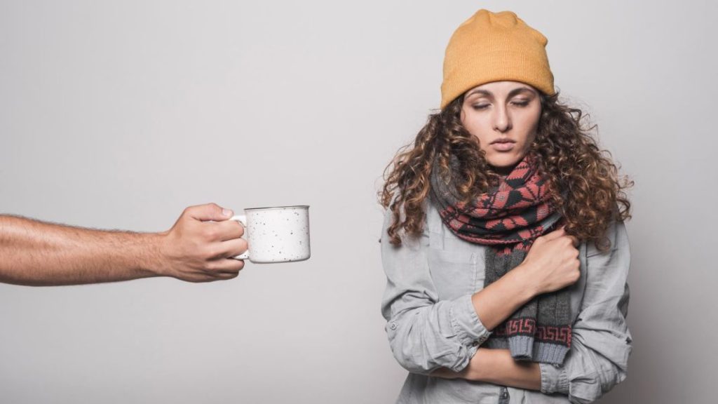 Evita el contacto cercano con otras personas para prevenir la propagación
