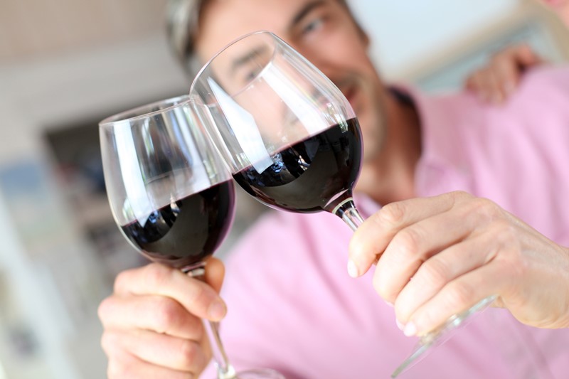 ¿Ganas de unas copas de vino en Nochevieja? Así afecta a tu salud 4 Vida.es Interacción con medicamentos