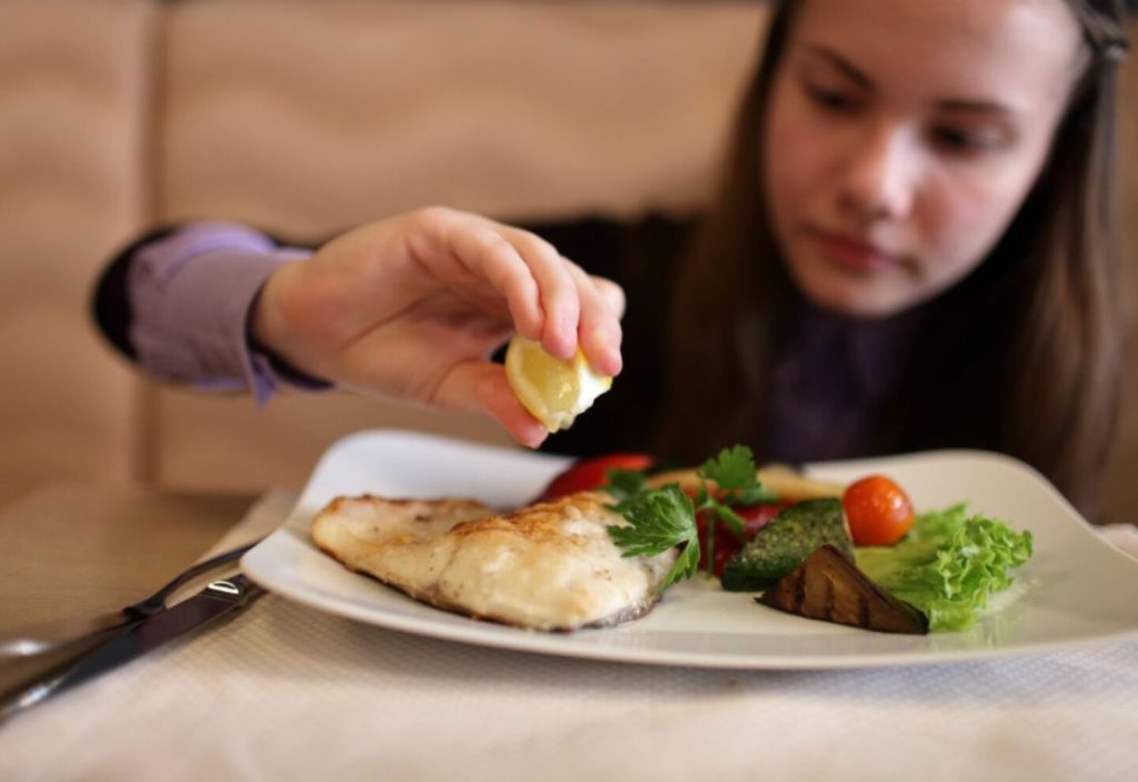 La relación entre la ingesta calórica nocturna y la obesidad
