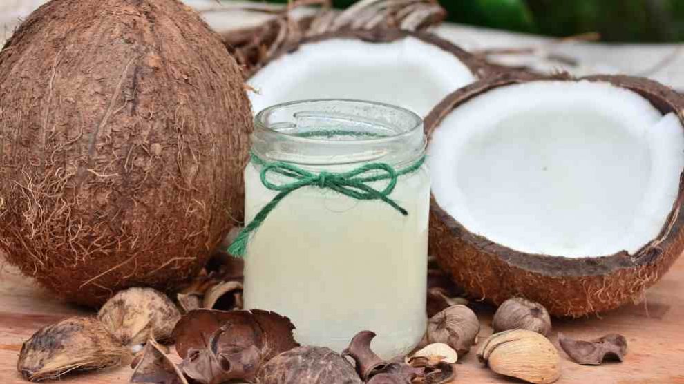 Usos y principales beneficios naturales de tomar vinagre de coco 4 Vida.es Alivia los síntomas de la menopausia