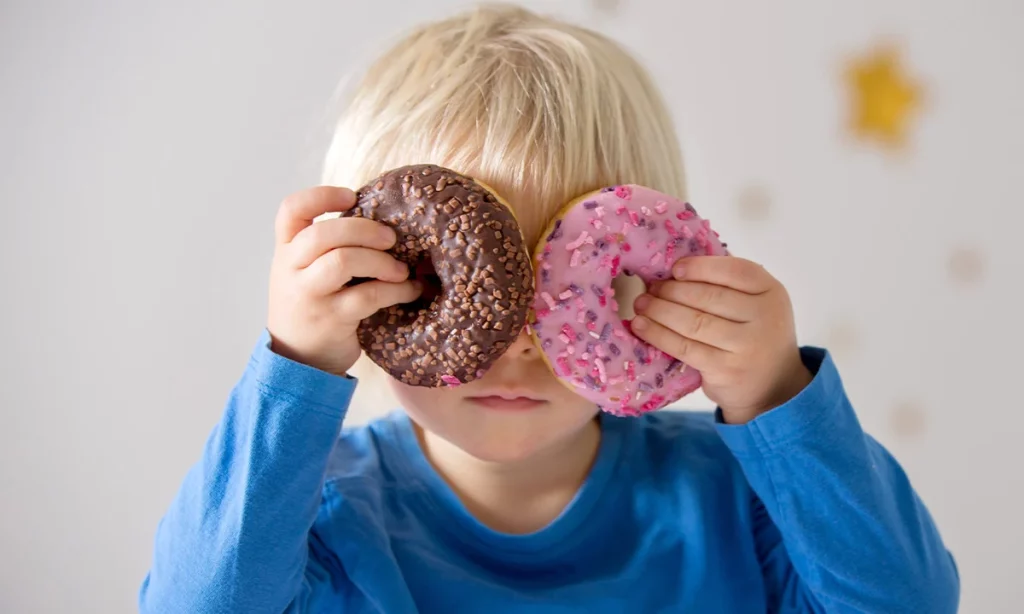 Cómo educar a los niños sobre el consumo responsable de azúcar