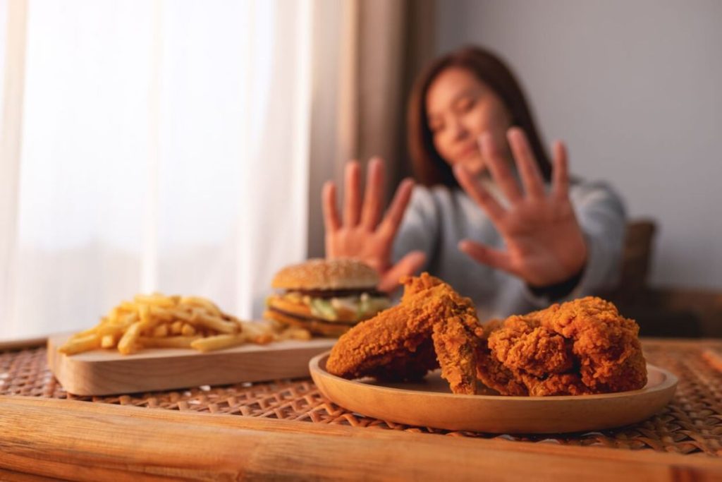 Hígado graso: evita estos alimentos en tu dieta 1 Vida.es Evita los alimentos fritos y grasosos