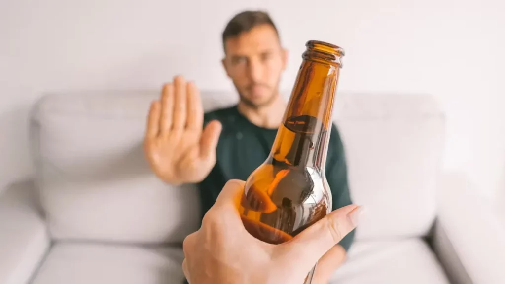 Hígado graso: evita estos alimentos en tu dieta 2 Vida.es Limita el consumo de alcohol Vida.es