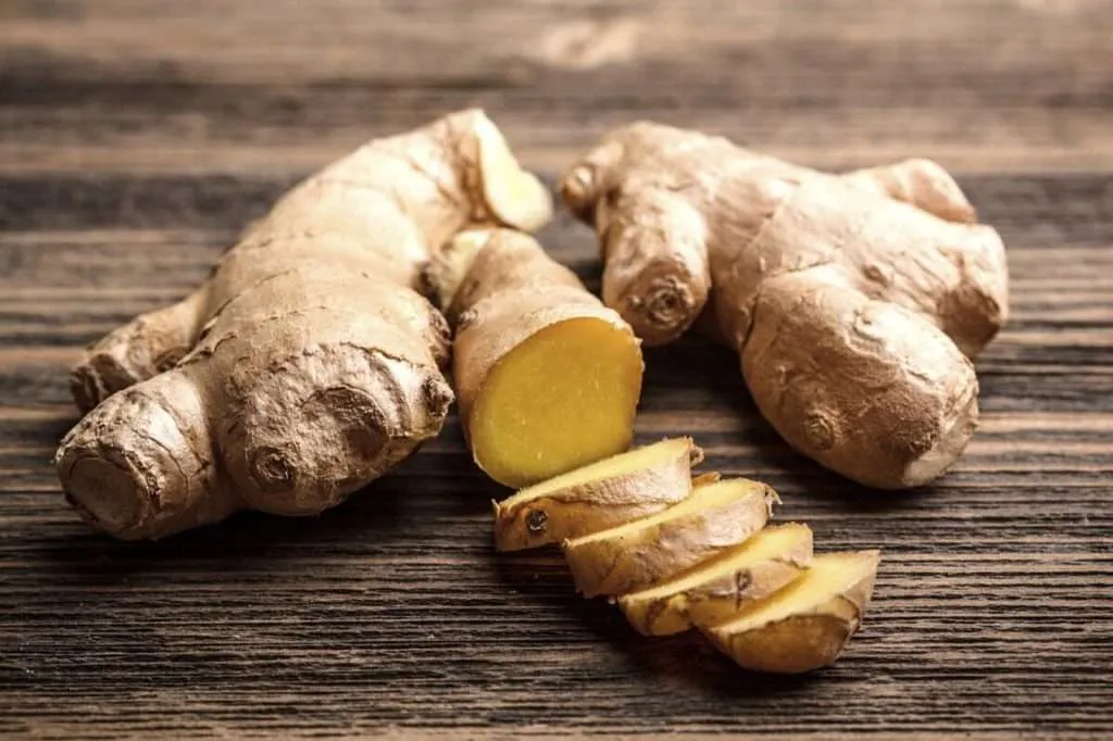 El jengibre puede ayudarte a combatir el dolor de tripa: te contamos cómo 1 Vida.es Propiedades antiinflamatorias del jengibre