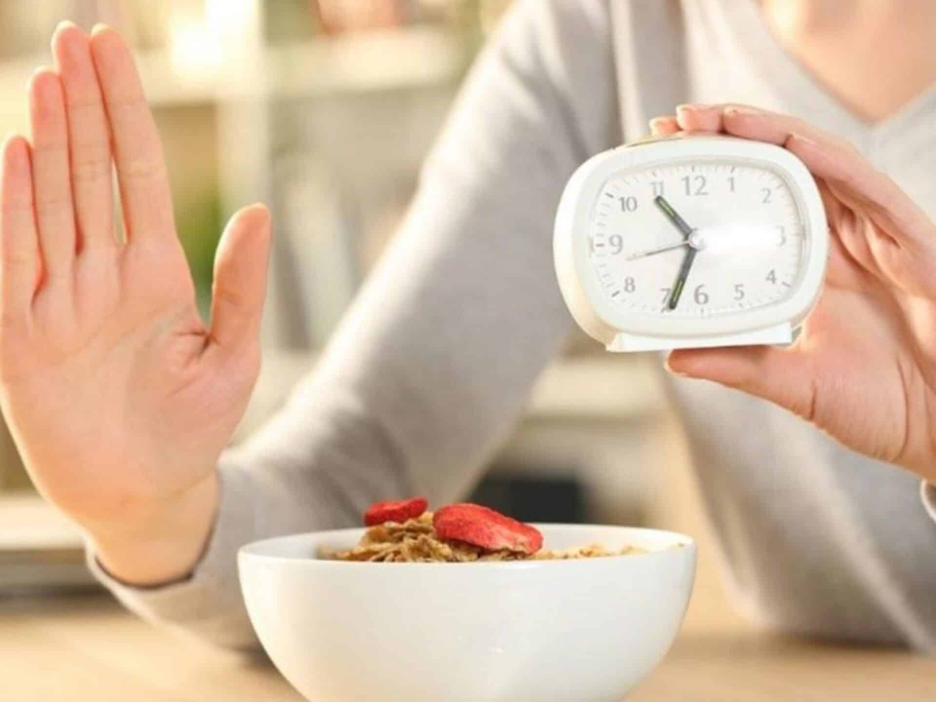 Ayuno intermitente desvelado: ¿milagro de moda o cambio de vida real? 3 Vida.es RIESGOS Y PRECAUCIONES: NO TODO ES POSITIVO