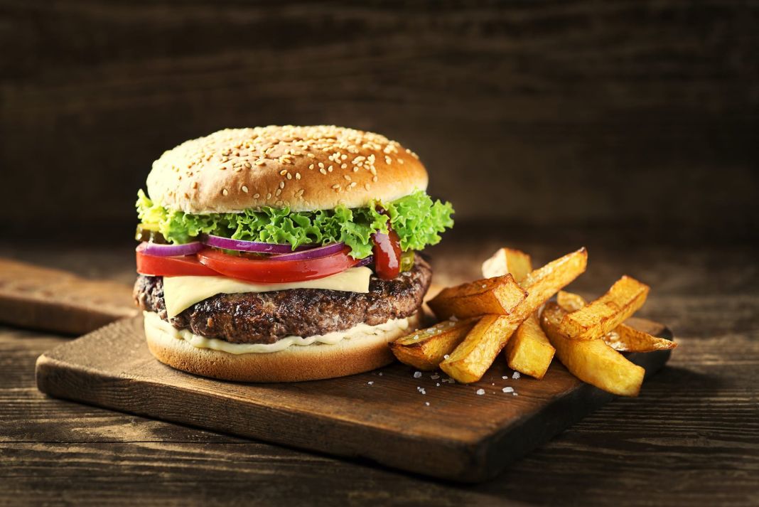 ¡Alerta en tu dieta! Los alimentos hipercalóricos ocultos que debes evitar 2 Vida.es EL ACEITE OCULTO EN LA COCINA