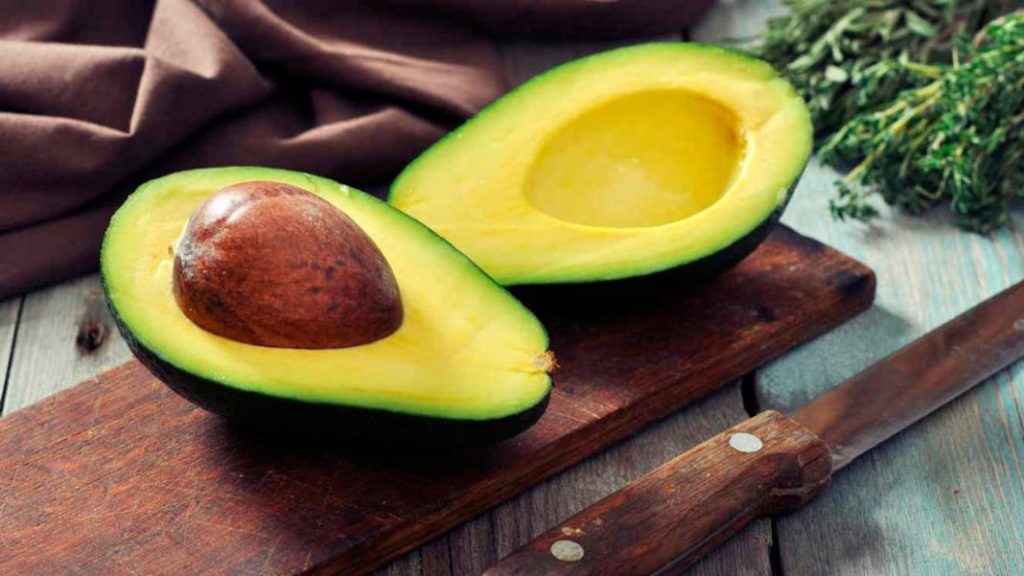 10 alimentos que mejoran la función cerebral y el estado de ánimo 1 Vida.es Aguacate