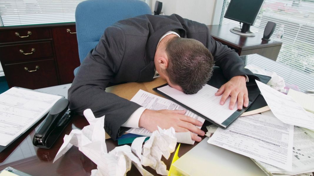 Quemarse en el trabajo: La realidad del burnout que debes evitar 1 Vida.es ENTRE EL DESGASTE Y LA TENSION: ASÍ SE MANIFIESTA EL BURNOUT