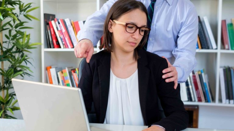 Ascensos y pique en la empresa: es como lidiar con la competencia desleal en la oficina 2 Vida.es ASCENDER CON MERITO