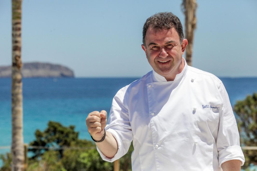 La tortilla española perfecta según Martín Berasategui 2 Vida.es EL TOQUE FINAL: SAL Y PRESENTACIÓN