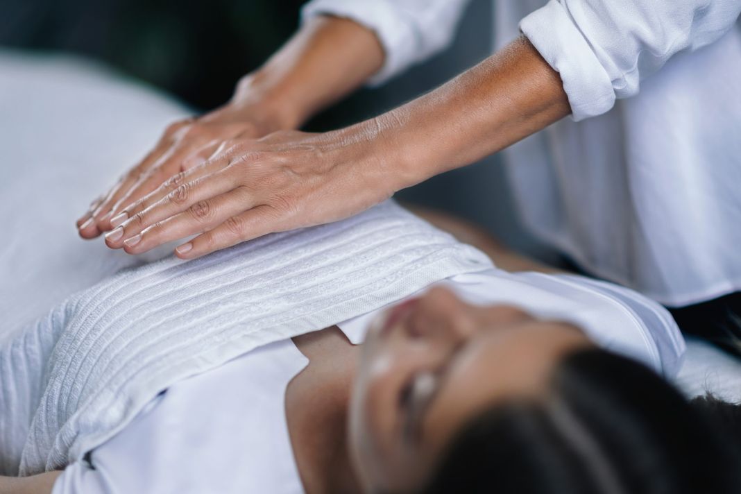 El Reiki y su misterioso poder curativo: El motivo por el que deberías probarlo 3 Vida.es LA FORMACIÓN Y ÉTICA DE LA PRÁCTICA DEL REIKI
