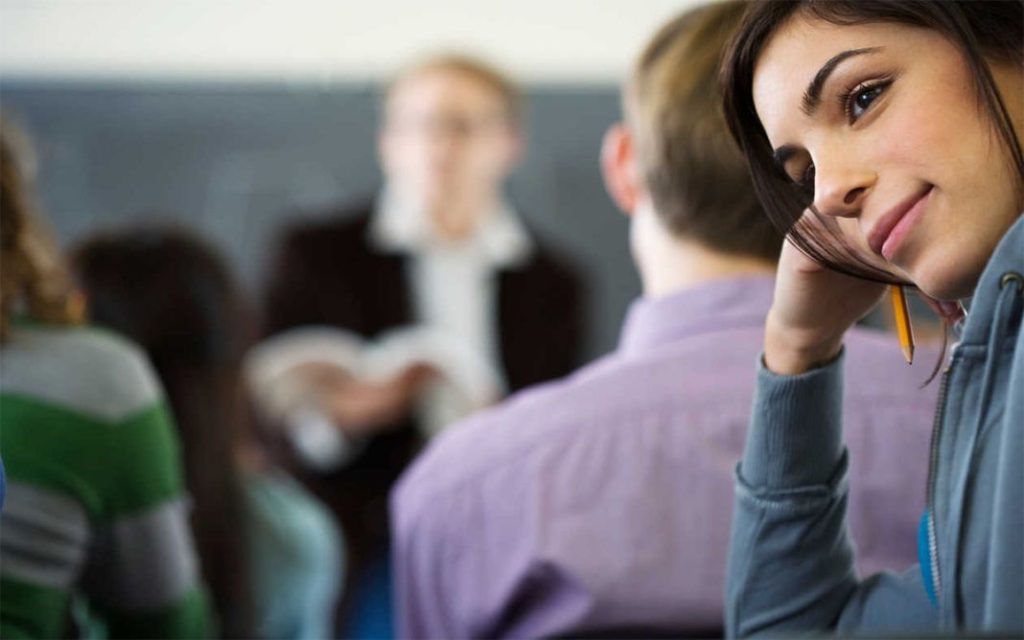 Muchos adultos sufren TDAH y no lo saben: ¿cómo detectarlo y qué hacer? 2 Vida.es Relaciones interpersonales y TDAH