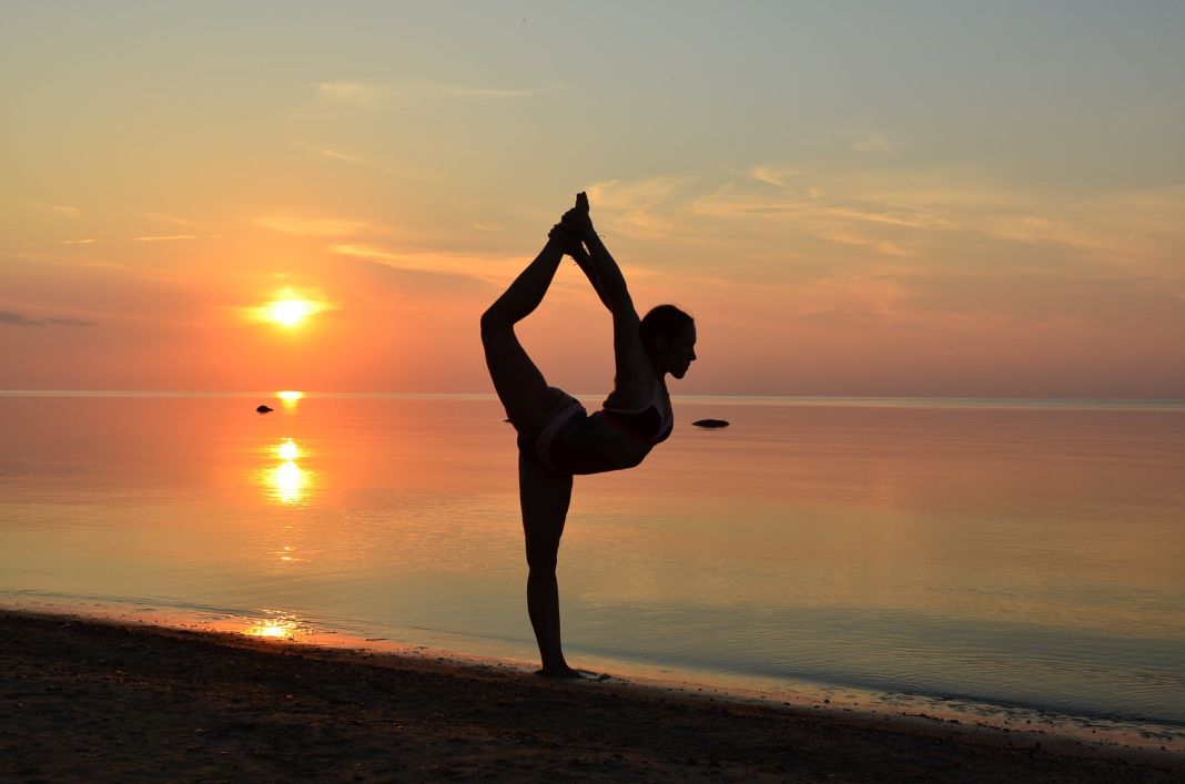 Yoga en casa: 7 posturas para flexibilidad y paz interior 4 Vida.es YOGA: LA IMPORTANCIA DE LA PRÁCTICA REGULAR