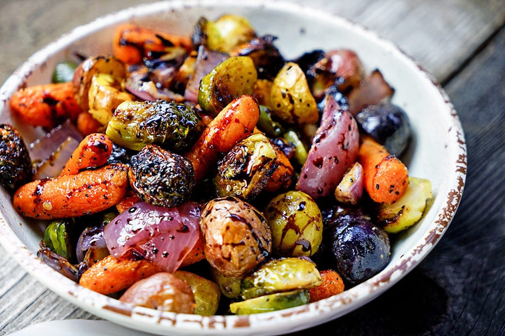 Aceite balsámico: 5 usos sorprendentes para adelgazar y enriquecer tus platos 1 Vida.es ACEITE BALSÁMICO: MEJORA DE ENSALADAS Y REDUCCIÓN PARA SALSAS