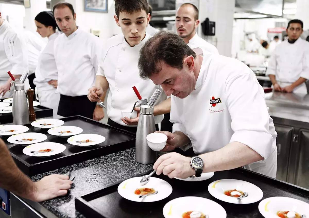 Albóndigas con un giro único de Martín Berasategui: Del mar a tu mesa 2 Vida.es DE LA TRADICIÓN A LA INNOVACIÓN: LOS SECRETOS DE BERASATEGUI