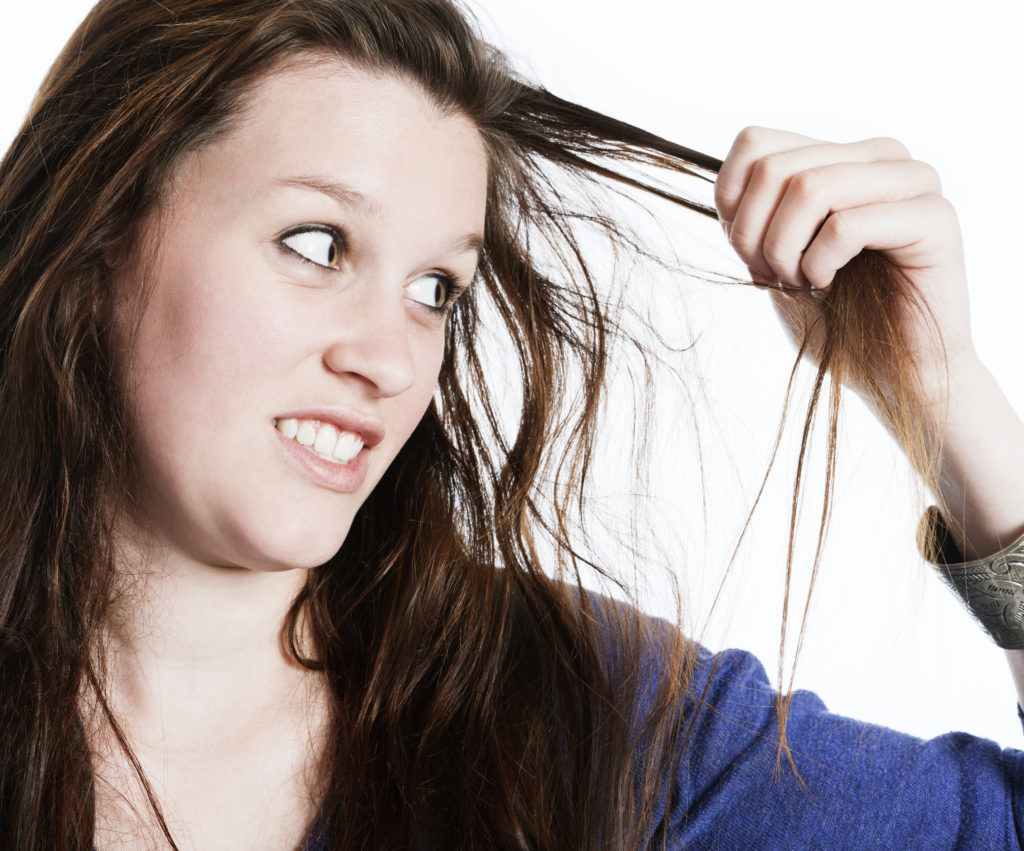 ¡Adiós frizz! Descubre trucos caseros para un cabello ultra suave y controlado 2 Vida.es TÉCNICAS DE PEINADO Y CUIDADO DIARIO