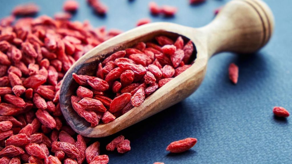 Superalimentos para combatir el cansancio y recargar energías de forma natural 2 Vida.es Bayas de goji