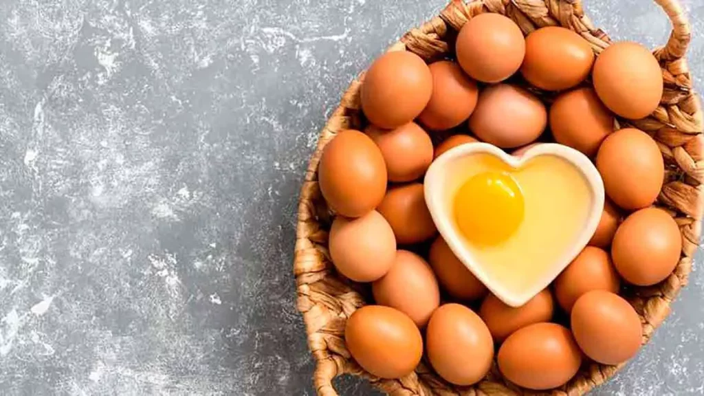 El valor nutricional de un huevo de gallina y sus efectos en los niveles de colesterol
