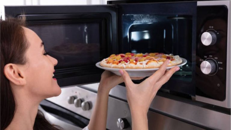 Pizza exprés: Cómo prepararla en minutos con tu microondas