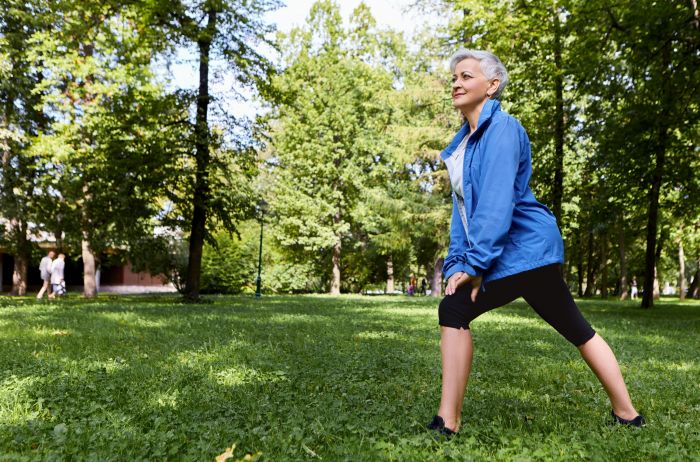 El ejercicio del gorila: una manera de hacer deporte que ayuda a adelgazar a los 50 1 Vida.es Qué es la caminata del gorila