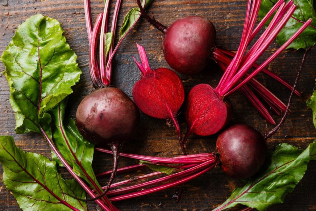 Superalimentos para combatir el cansancio y recargar energías de forma natural 3 Vida.es Remolacha