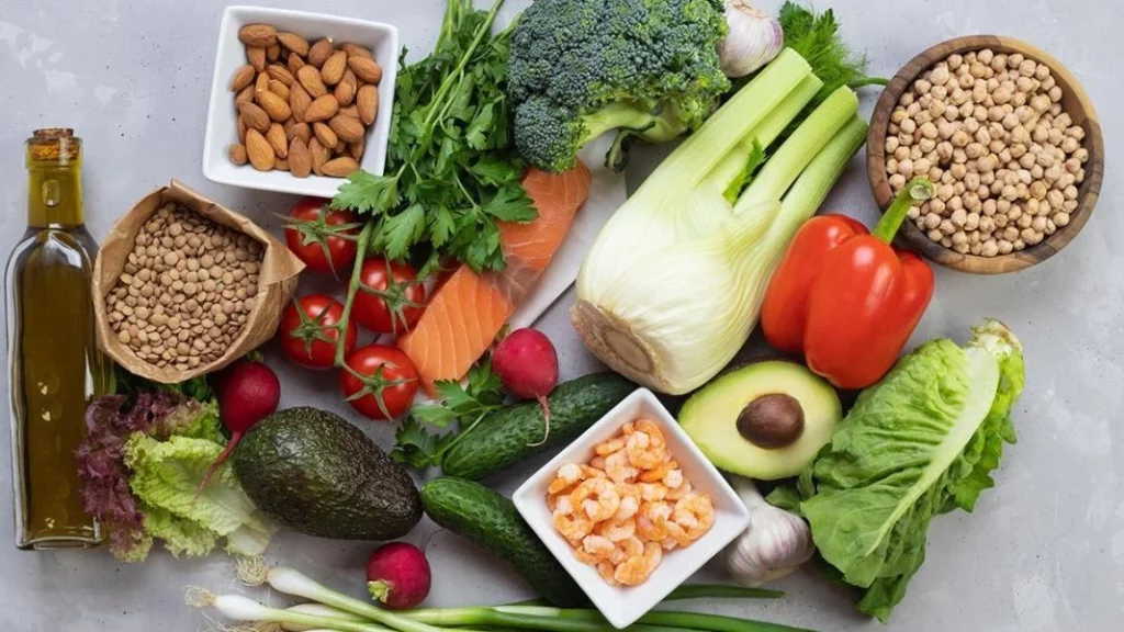 La dieta que recomienda Valter Longo, oráculo de la eterna juventud 1 Vida.es Consumo prioritario de alimentos veganos y pescado de calidad