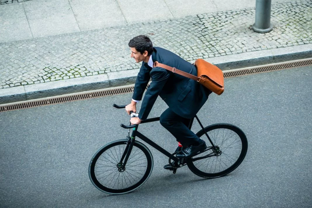 IMPACTO AMBIENTAL: PEDALEANDO HACIA UN PLANETA MÁS LIMPIO