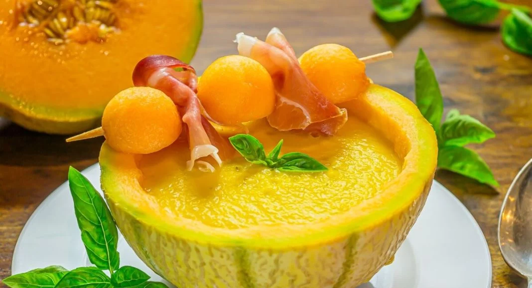 SOPA FRÍA DE MELÓN Y MENTA: DULZURA Y FRESCURA COMBINADAS