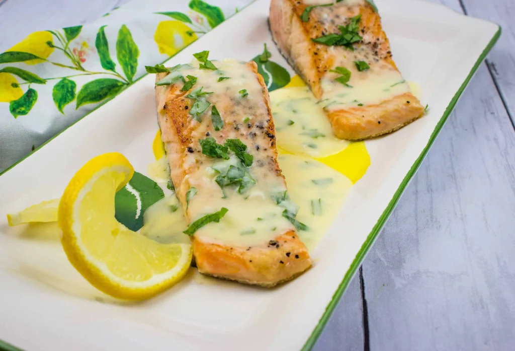 Tres pescados populares en España que cuidan tu corazón 1 Vida.es salmon en salsa verde 7 Vida.es
